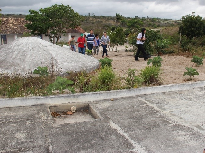 Cisternas de placa da casa do Seu Niva, conhecida como “calçadão”, que é um reservatório que armazena água da chuva para utilização nos oito meses de período mais crítico de estiagem na região.